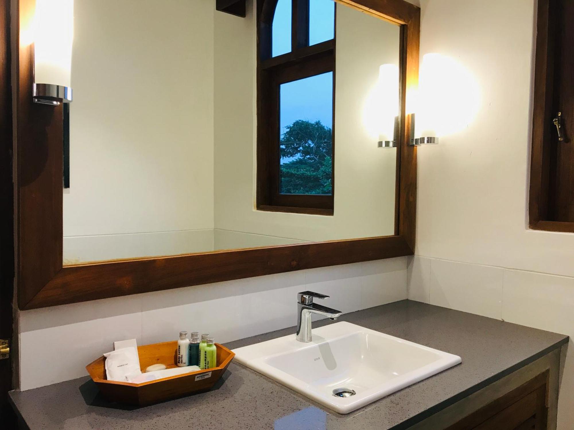 Tea Library Bed & Breakfast Hikkaduwa Exterior photo