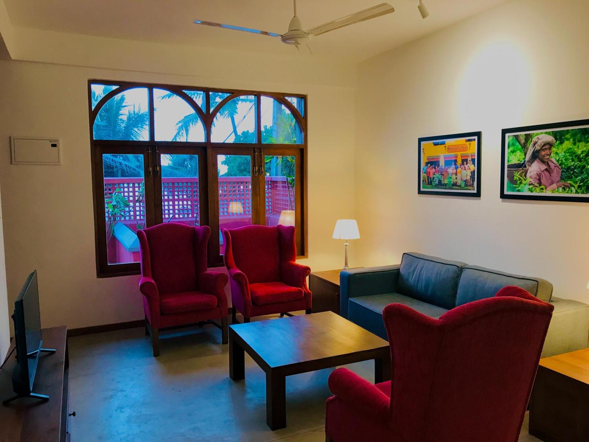 Tea Library Bed & Breakfast Hikkaduwa Exterior photo
